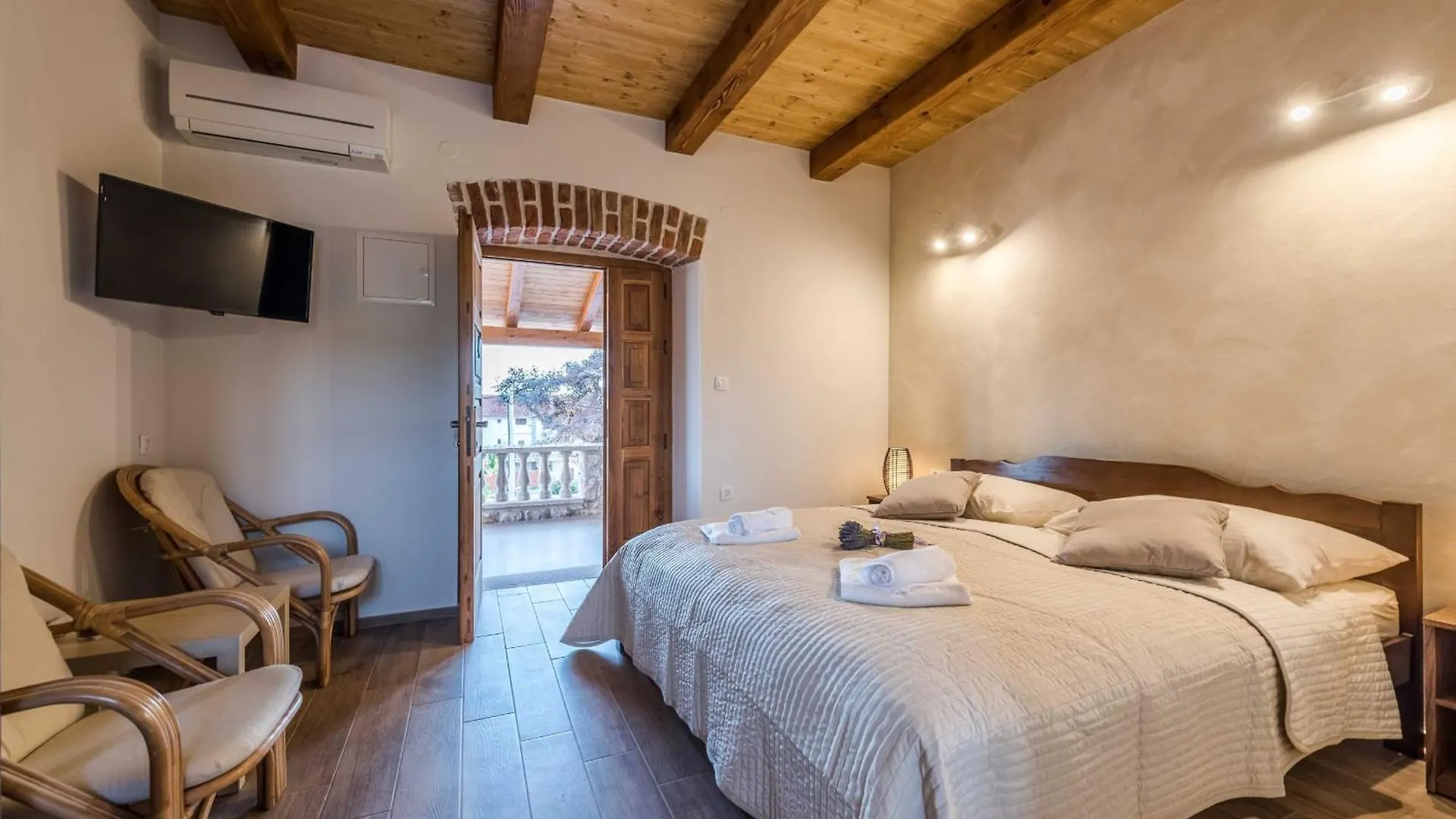 My Dalmatia - Authentic Villa Dumina With Private Heated Pool Sukosan